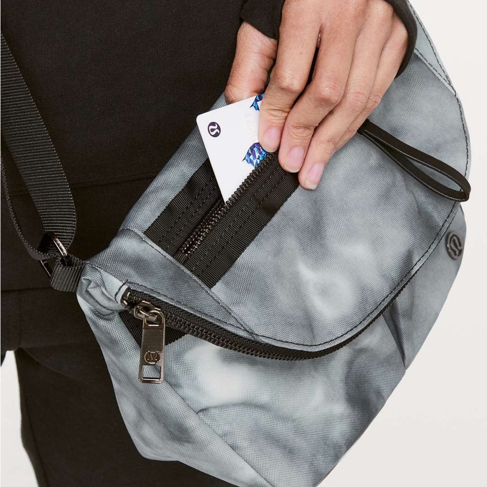 Lululemon Festival Bag II *5L
Spray Dye Grey Multi / Black - Picture 3 of 6